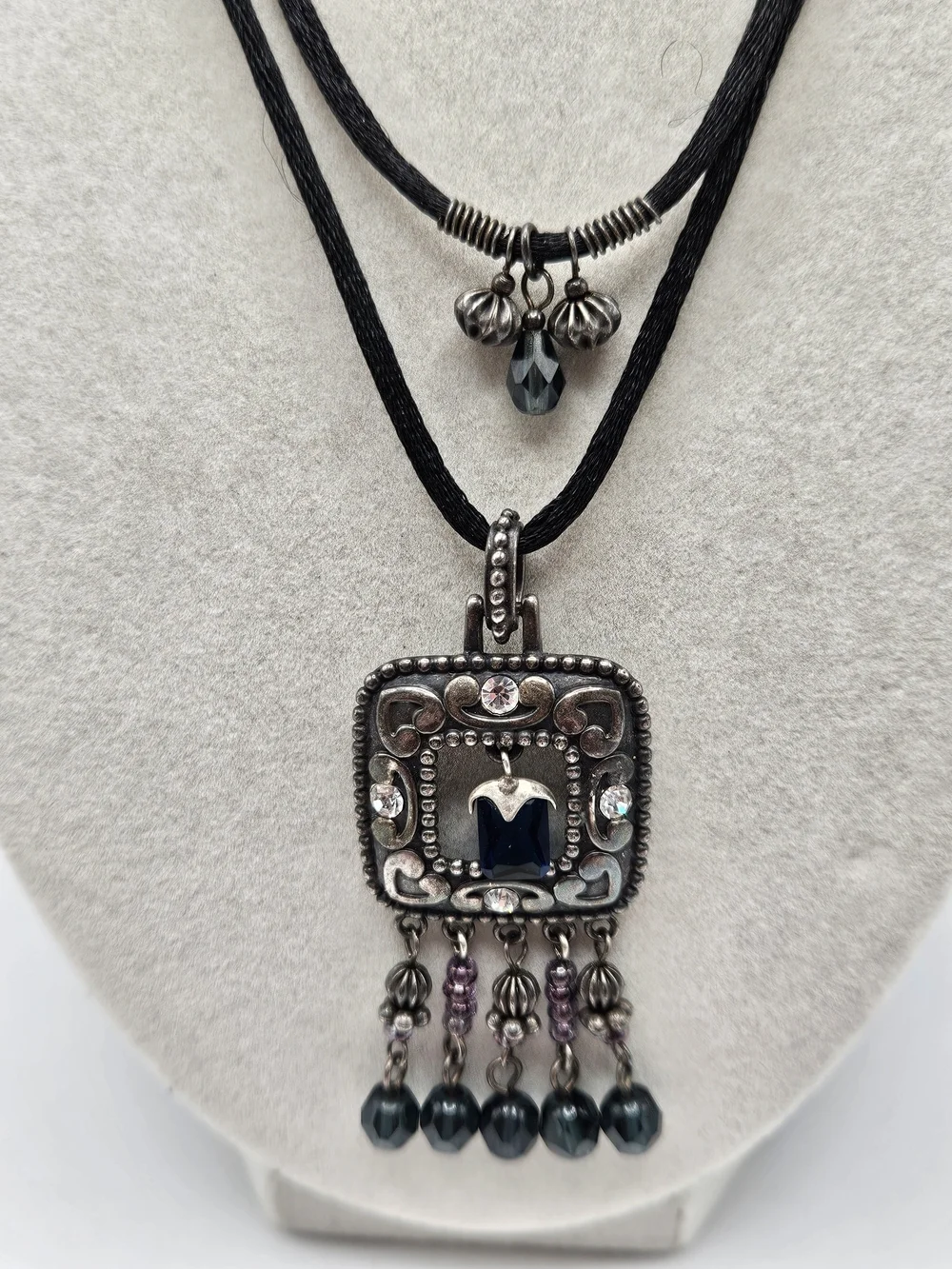 VINTAGE Nine West NW Boho Gunmetal Tone Glass Bead Cord Double Strand Necklace